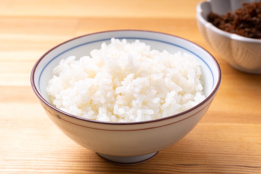 Boiled chicken and shop rice for dogs